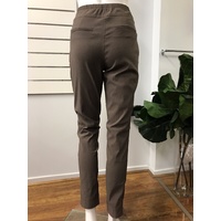 Jump Pull on Paneled Pant