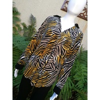 Domchi Cosco Shirt with Black Collar & Feature Pleat