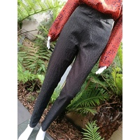 Vassalli Embossed Pull On Legging