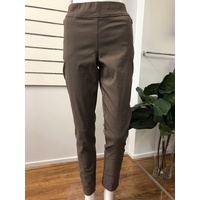 Jump Pull on Paneled Pant