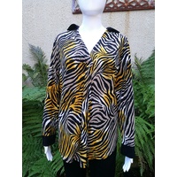 Domchi Cosco Shirt with Black Collar & Feature Pleat