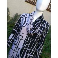 Domchi Black & Grey Geometric Print Snnod